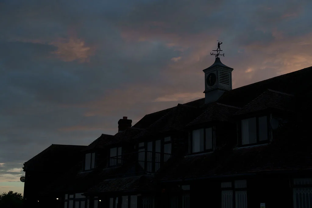 batchworth-park-golf-clubhouse-exterior-sunset